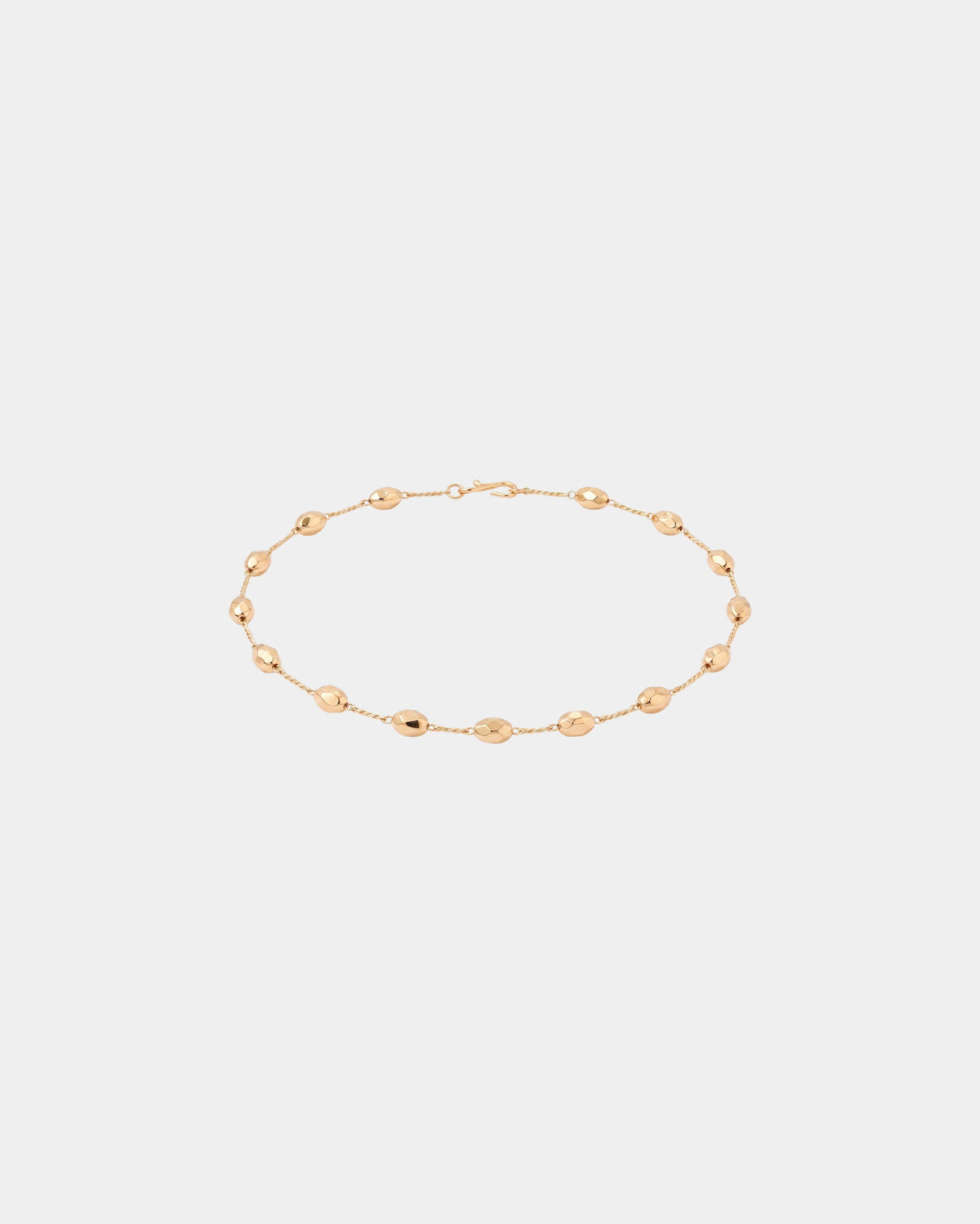 Armband mit facettierten Perlen